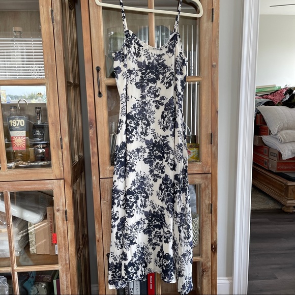 Closet Closes 11/1/22 Reformation Cassandra Dress - Picture 5 of 12